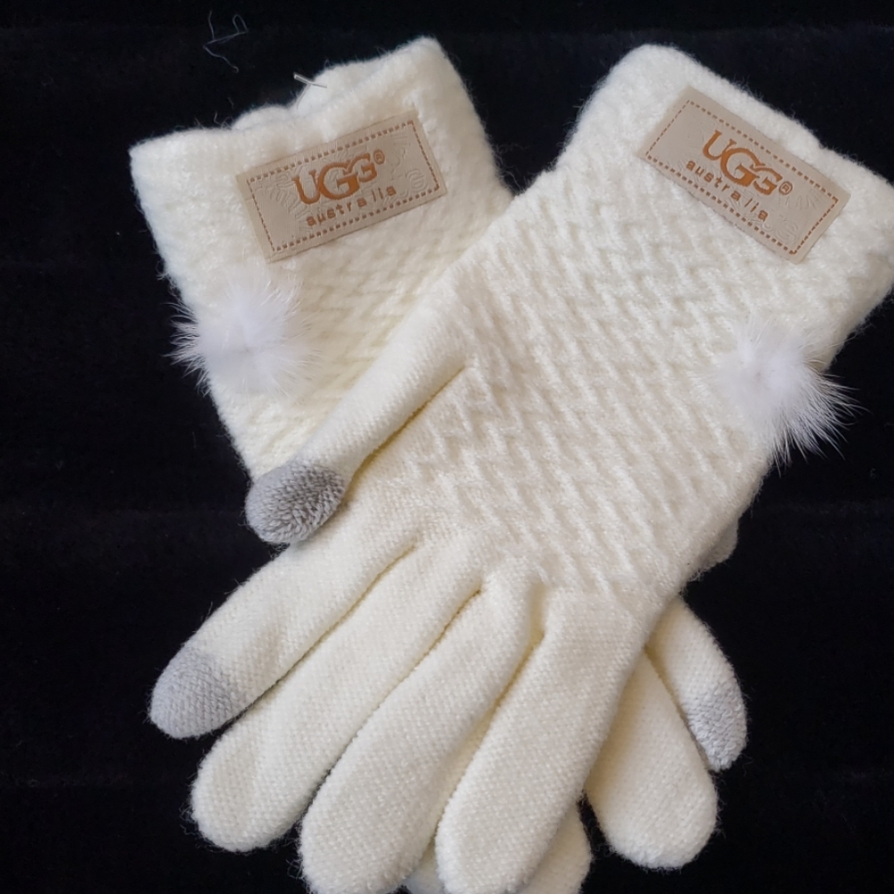 UGG HAT AND INFINITY SCARF, GLOVES SET NEW - Picture 5 of 7